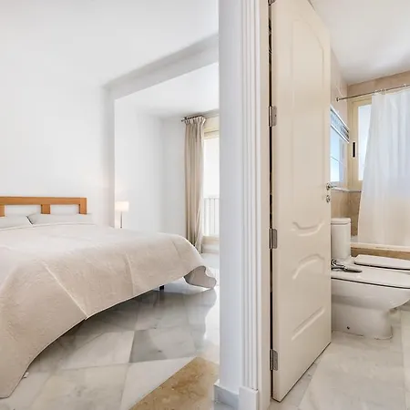 Fuente Aloha Apartment