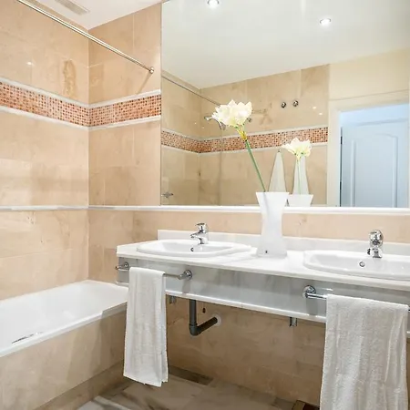Fuente Aloha Apartment *