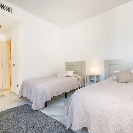 Fuente Aloha Apartment