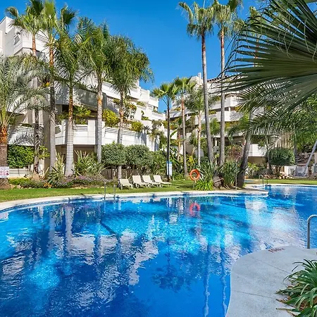 Fuente Aloha Apartment